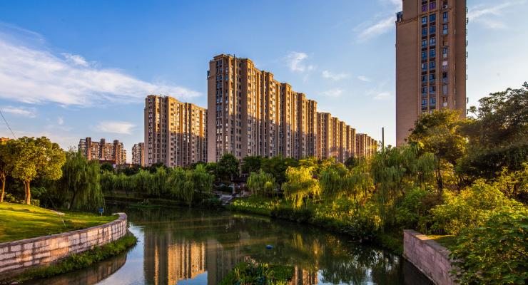 海南凭借其得天独厚的自然环境,成为中国旅游房地产开发大省,致使不少